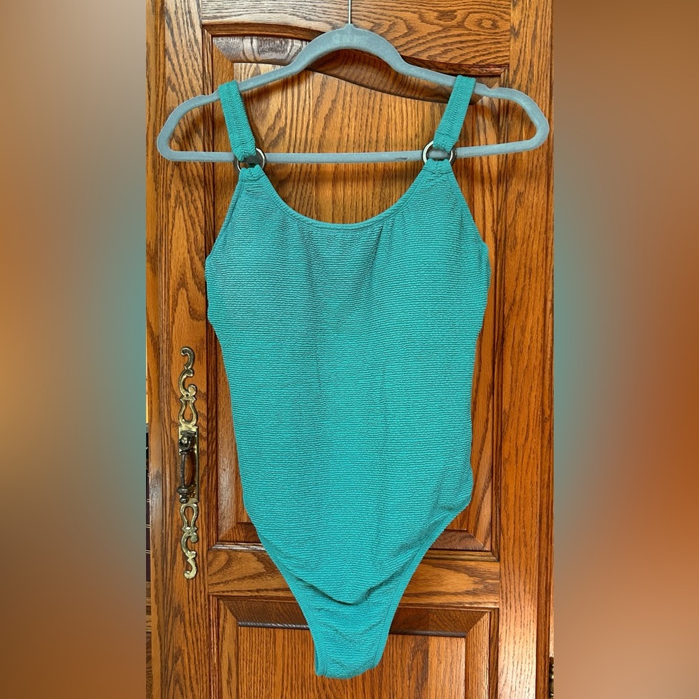 This is a New W/out tags, Shade and Shore One Piece Bathing Suit. Size M